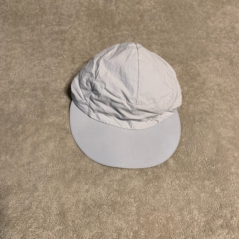 Arc’teryx Hat Unisex Size Small - Medium Gray White